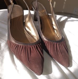 TAHARI Pump